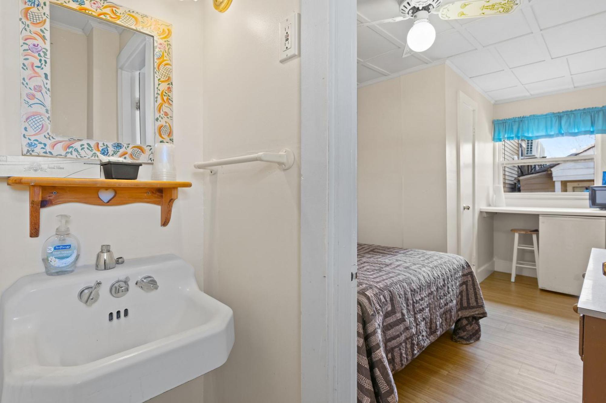 Budget Double Room,1637657158:JPEG